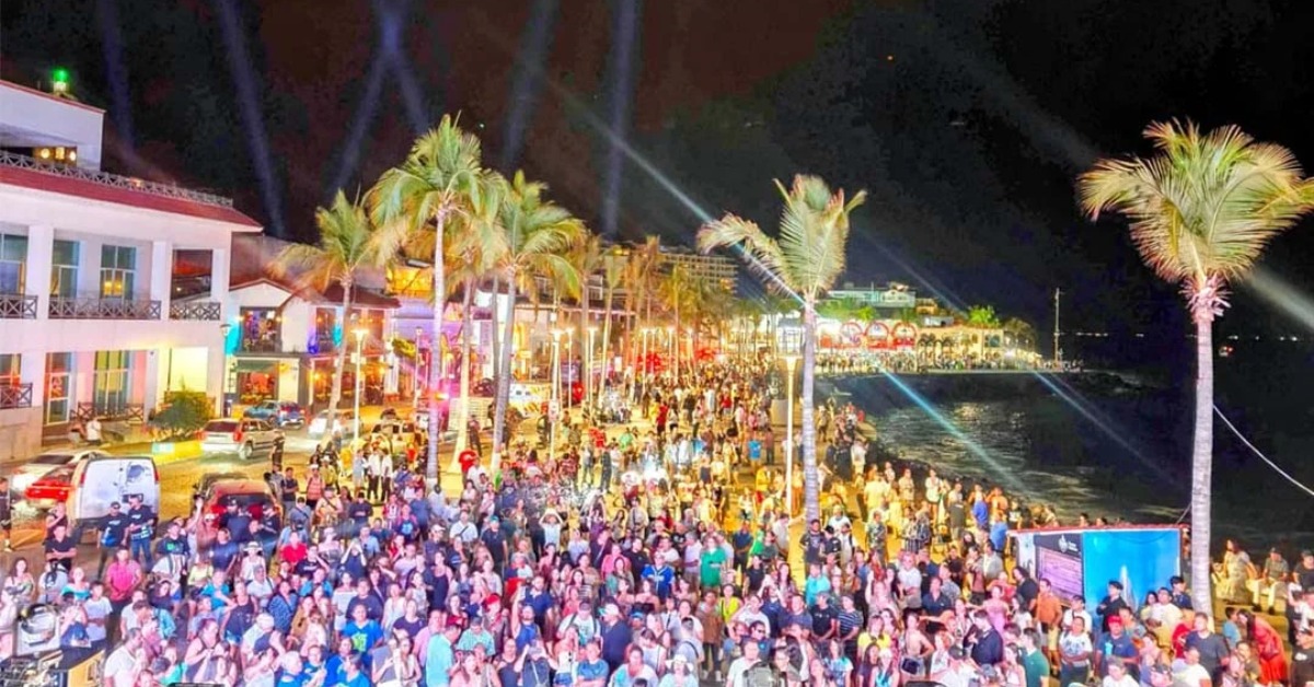 puerto vallarta malecon entertainment